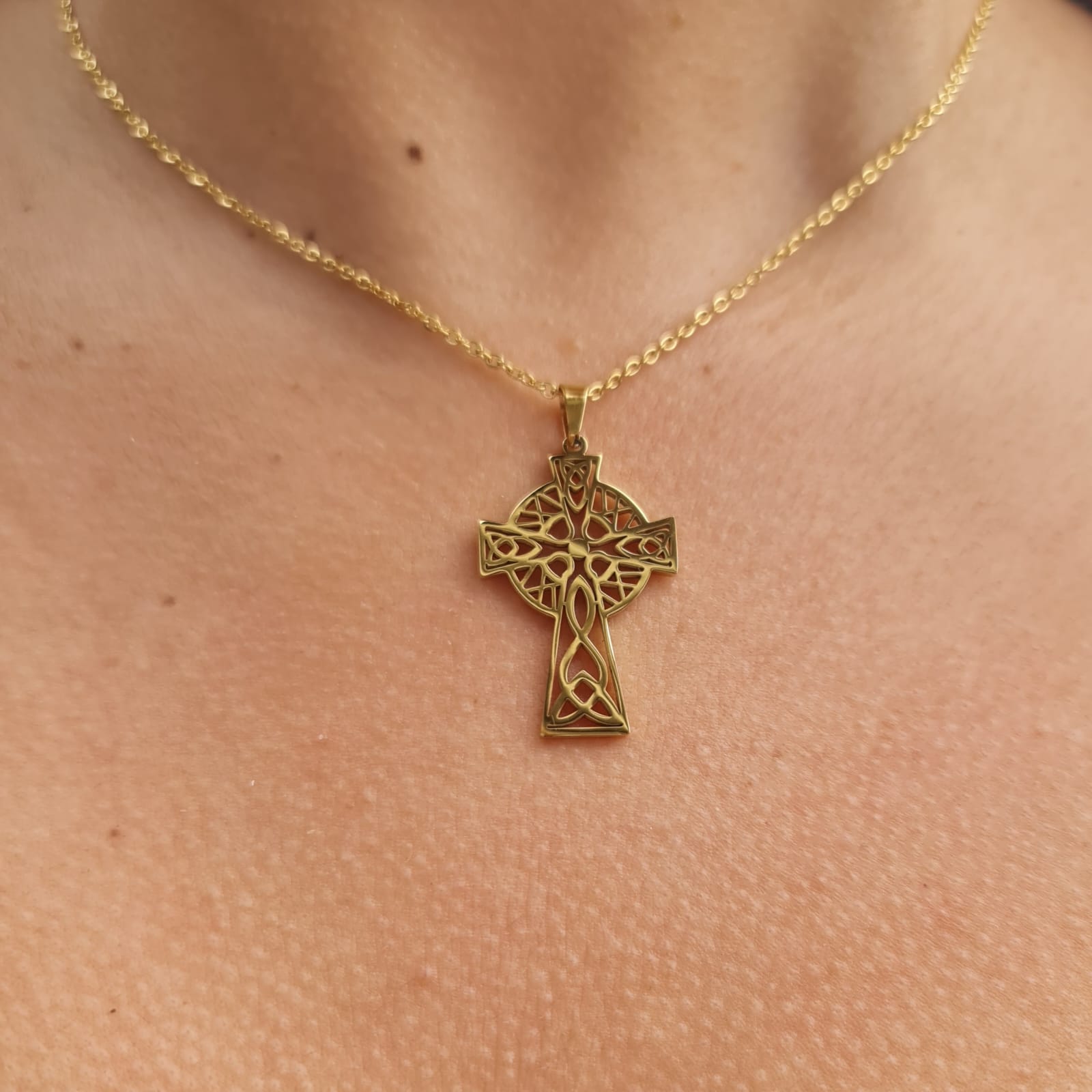 Celtic cross clearance gold necklace